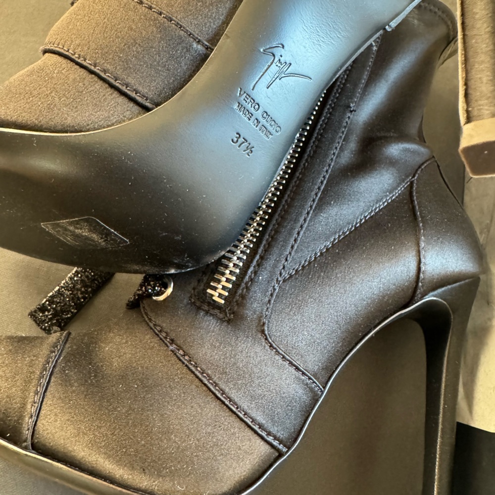 Giuseppe Zanotti Black Lace-Up Heeled Boots - Picture 14 of 16